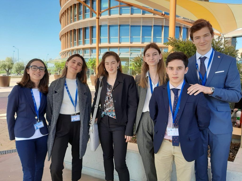 A team of six students participated in the European Youth Parliament (EYP) in Seville